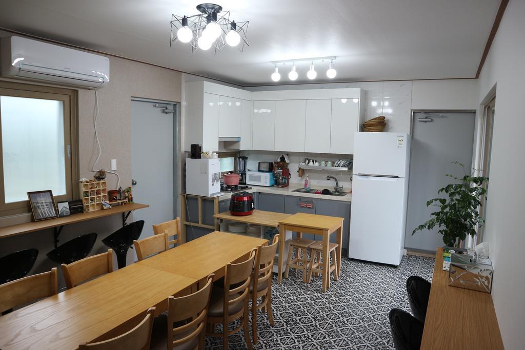 Blue Island Guesthouse Seogwipo-stad Buitenkant foto