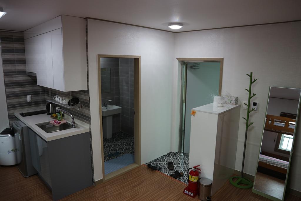 Blue Island Guesthouse Seogwipo-stad Buitenkant foto