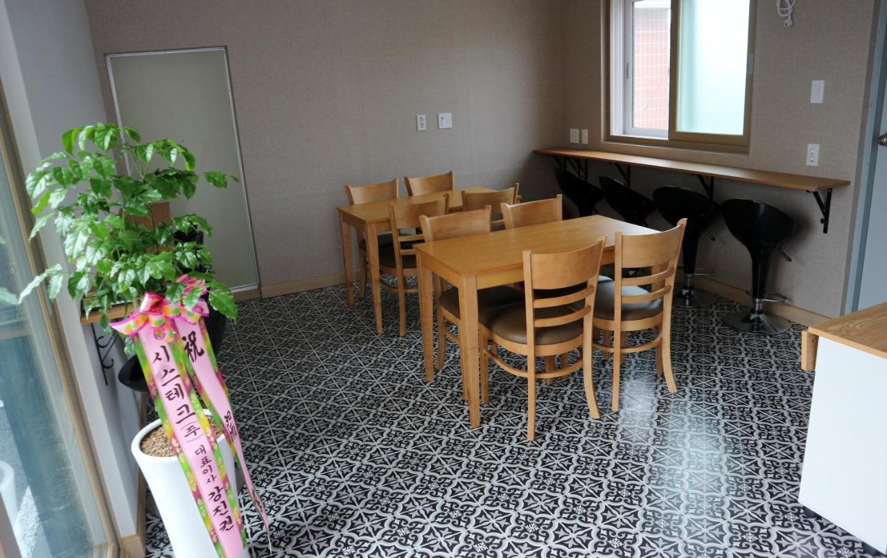 Blue Island Guesthouse Seogwipo-stad Buitenkant foto