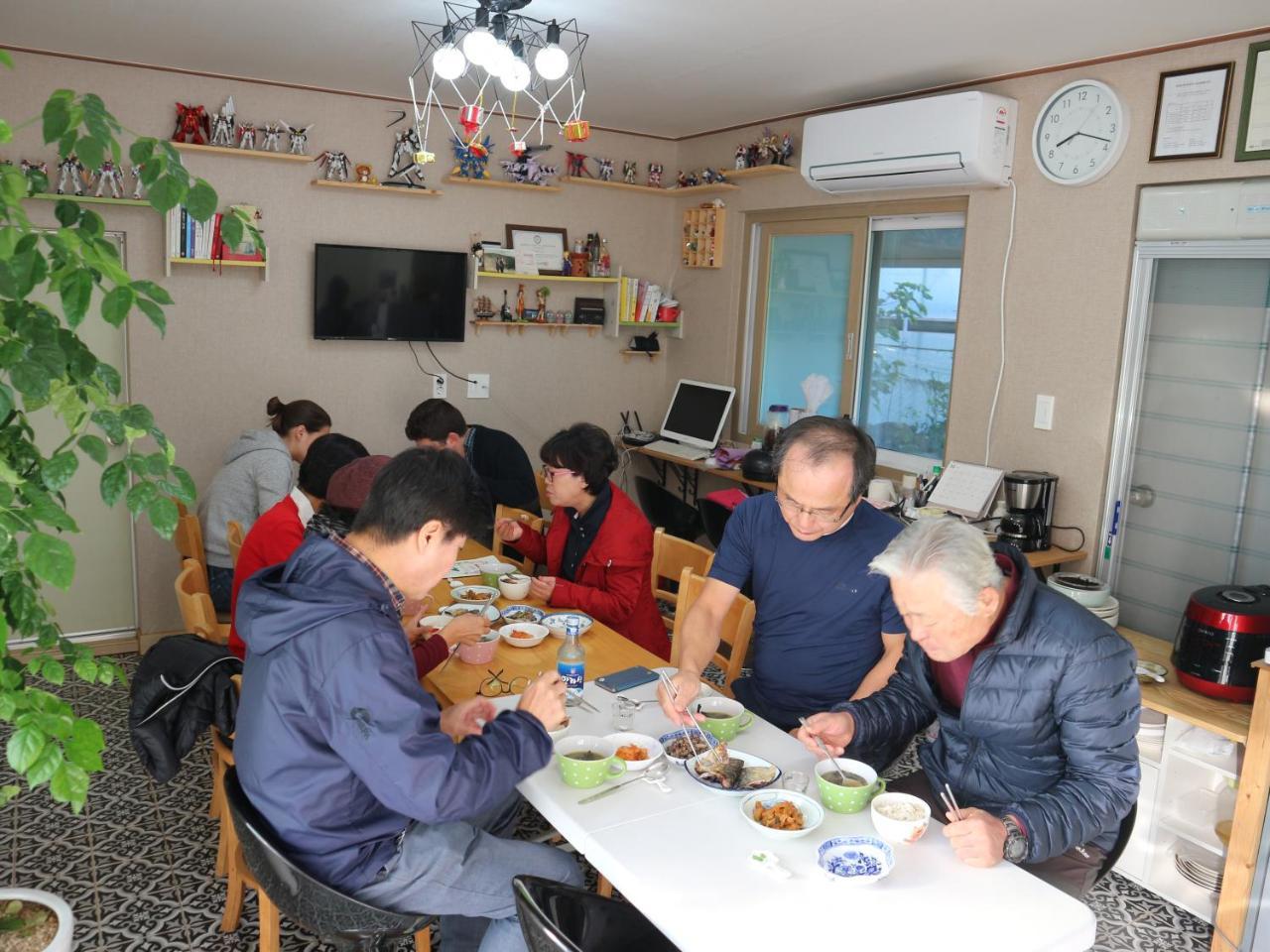 Blue Island Guesthouse Seogwipo-stad Buitenkant foto