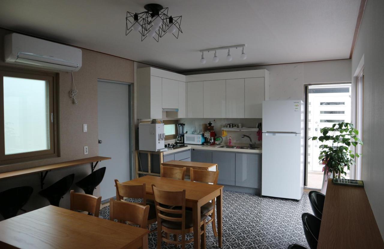 Blue Island Guesthouse Seogwipo-stad Buitenkant foto