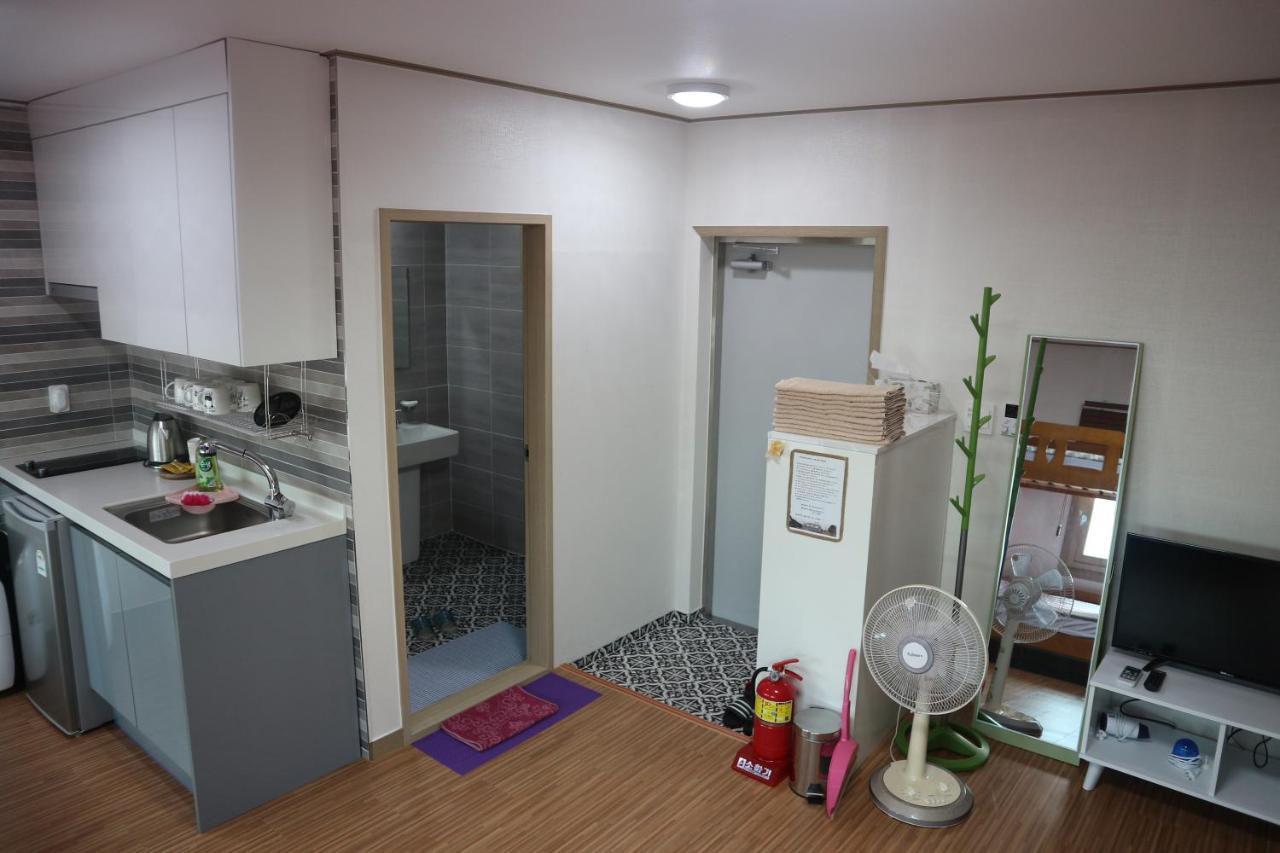 Blue Island Guesthouse Seogwipo-stad Buitenkant foto