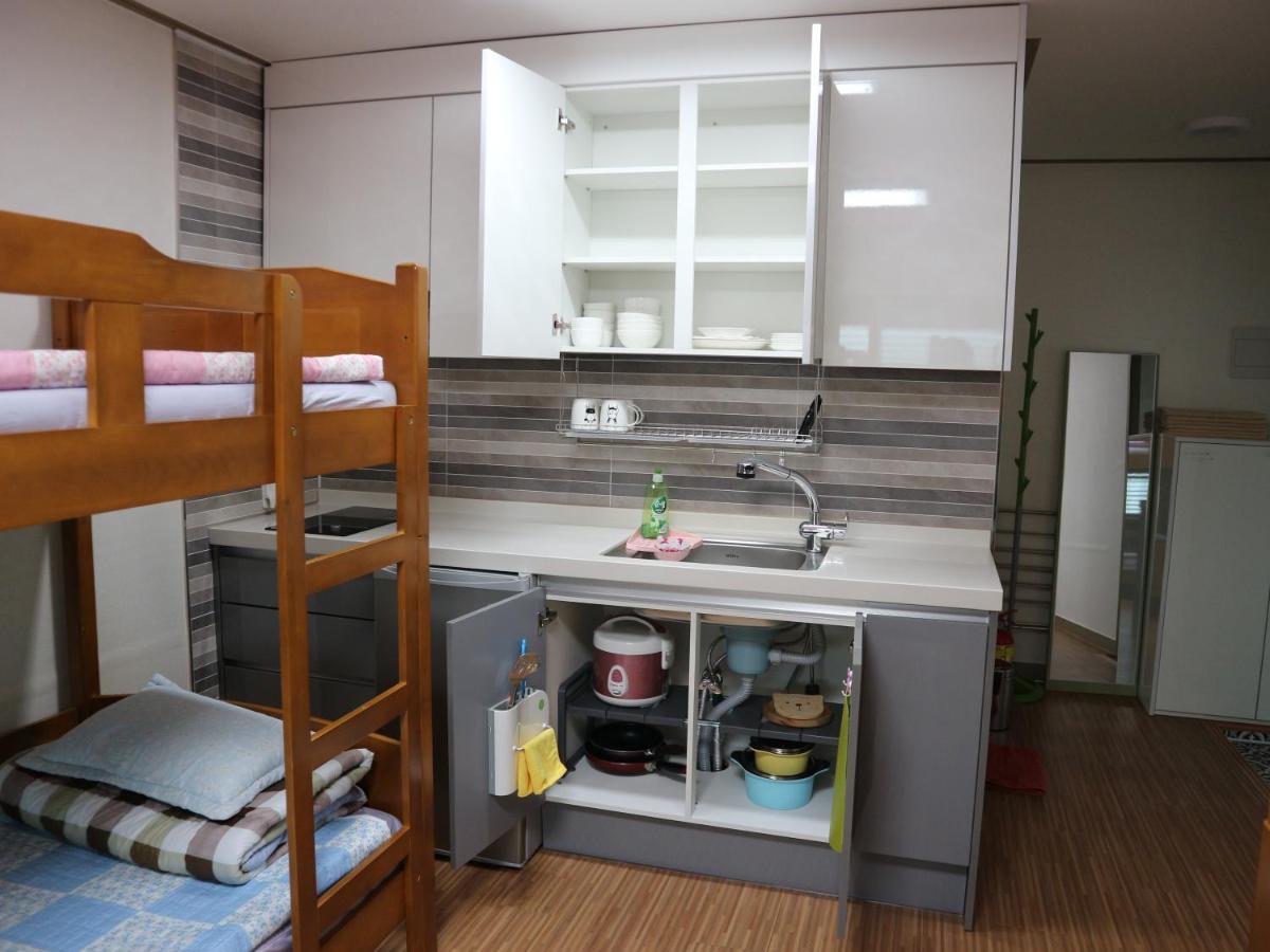 Blue Island Guesthouse Seogwipo-stad Buitenkant foto