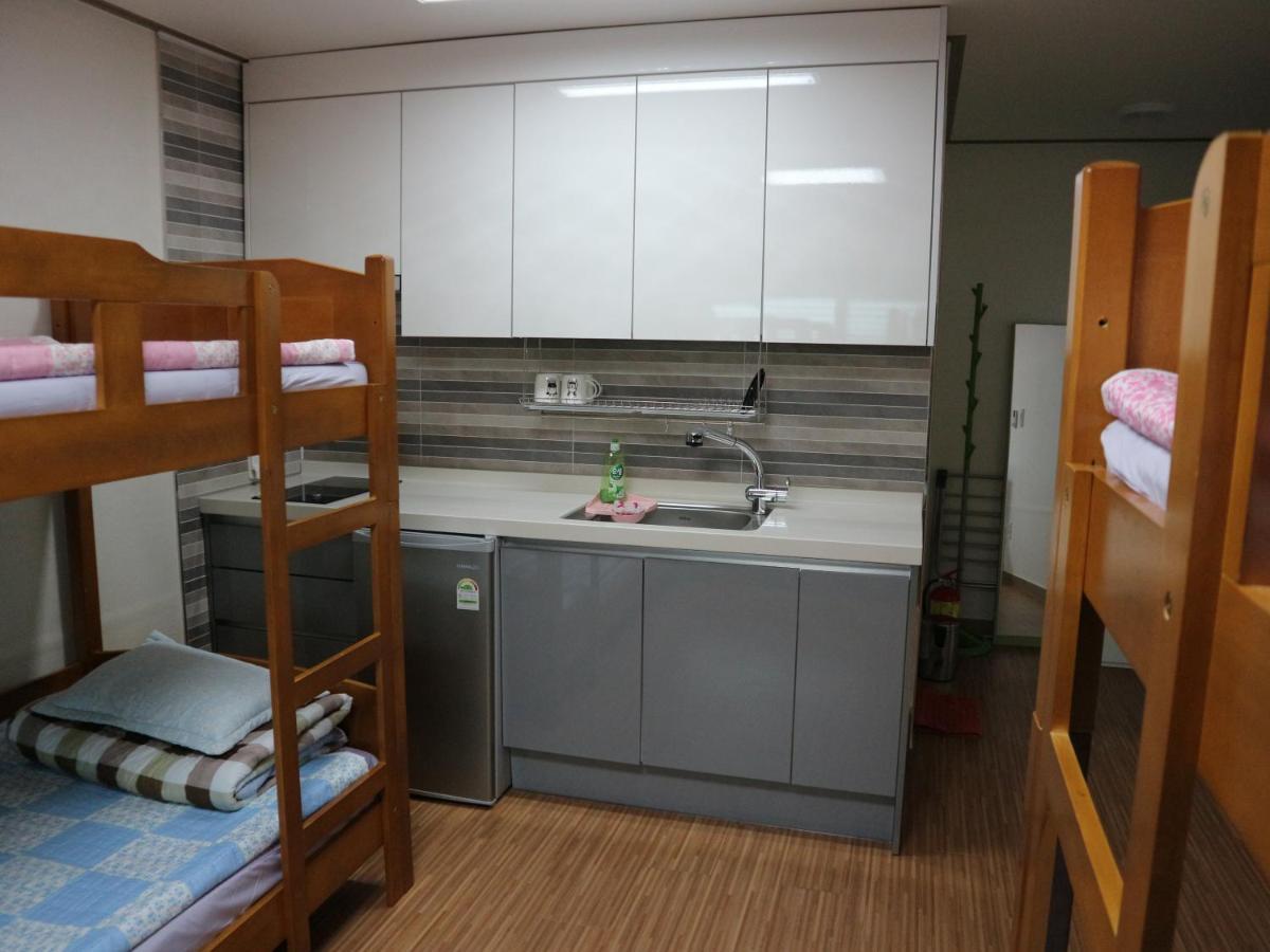 Blue Island Guesthouse Seogwipo-stad Buitenkant foto